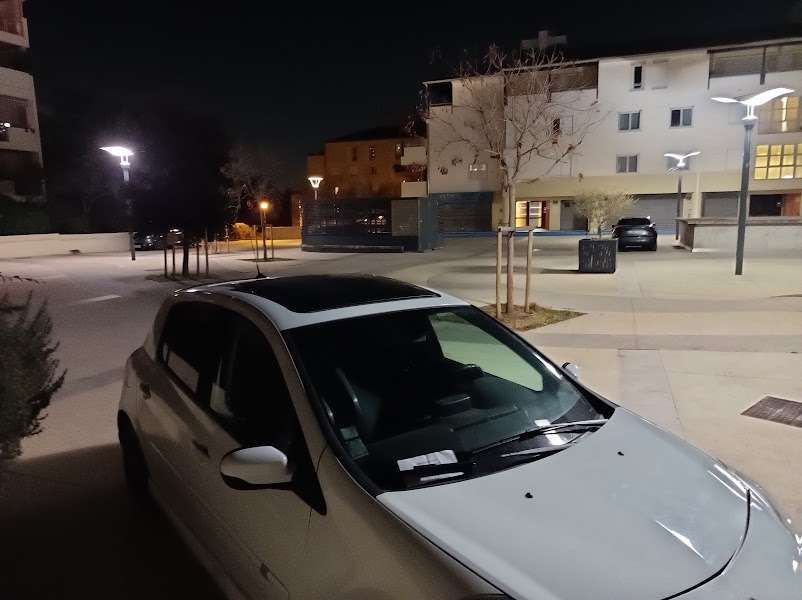 Stationnement sur place à vocation piétonnière