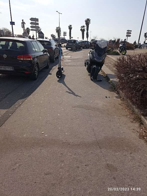 Stationnement sur trottoir