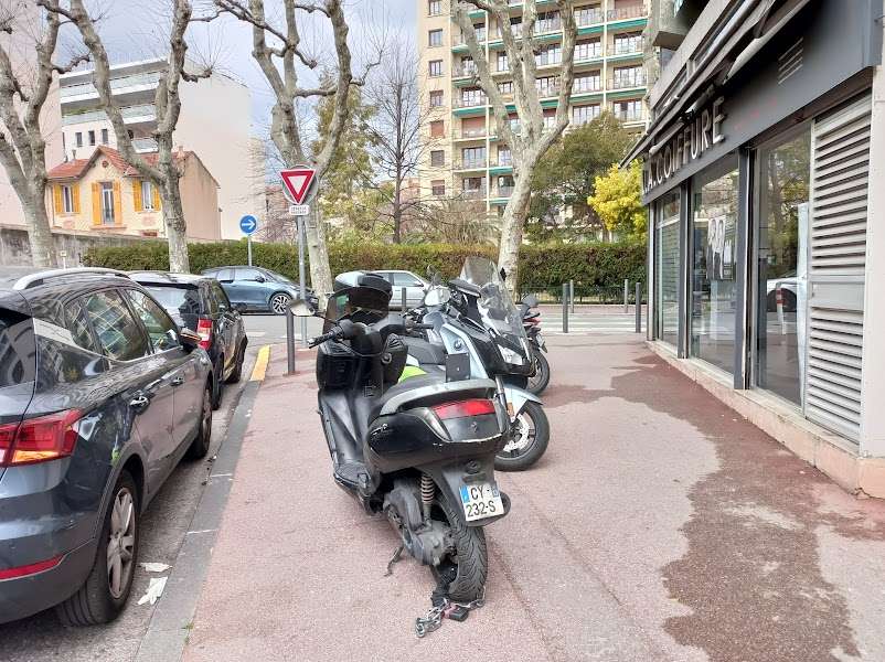 Stationnement 2RM sur trottoir