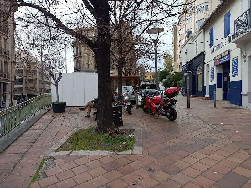 Occupation par terrasses, commerces,....