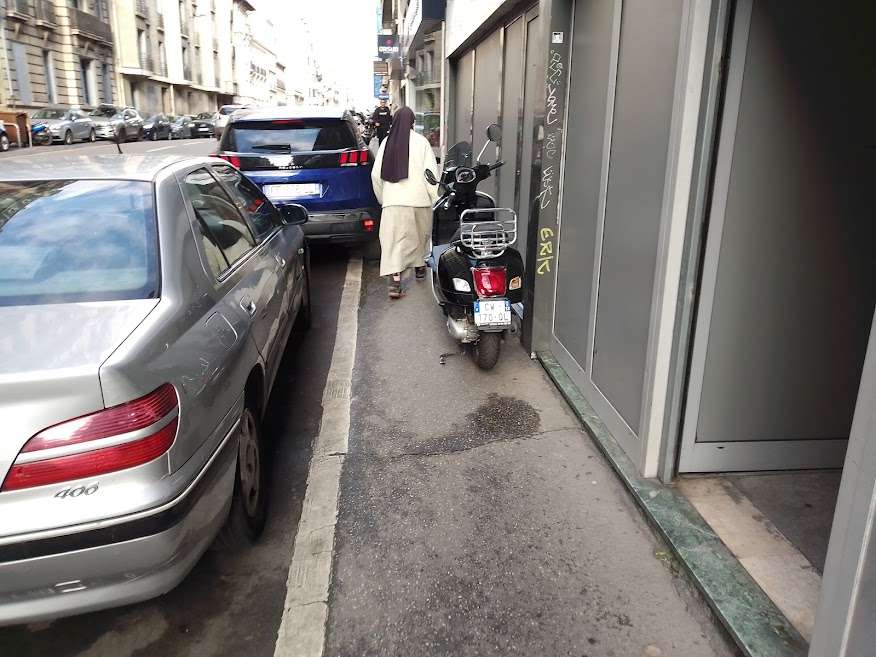 Stationnement sur trottoir