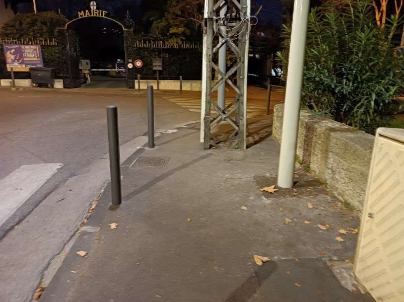 Trottoir encombré