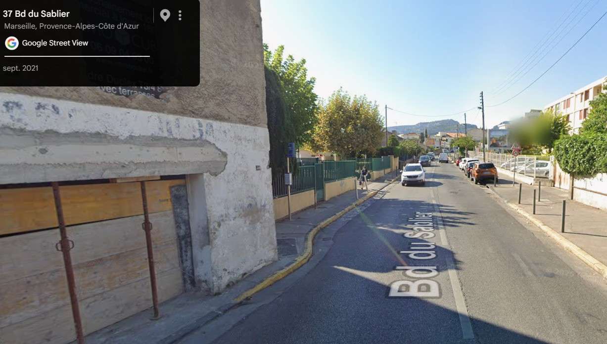  Trottoir très étroit et dangereux