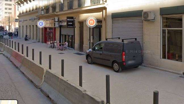 Voitures tout le temps garées sur le passage piéton 